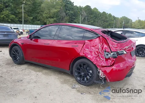 2024 Tesla Model Y Long Range Dual Motor All-Wheel Drive z USA, uszkodzony, nr VIN 7SAYGDEE5RA327888